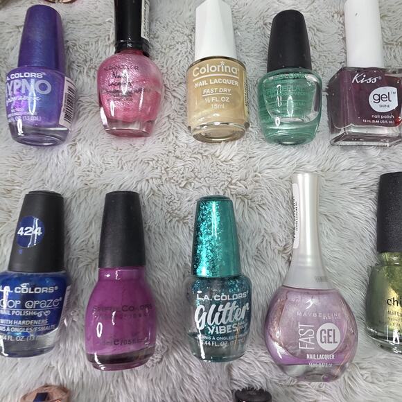 Mixed lot of Nail Polish Lot of 30 L.A. Colors, Sinful Colors, Kiss, Maybelline - Picture 15 of 16